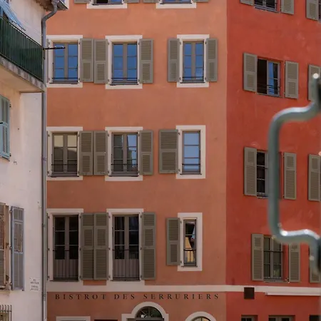 Old Town Nice, 2 Bedrooms & 2 Bathrooms,quiet, Ac For 4 People * Nizza