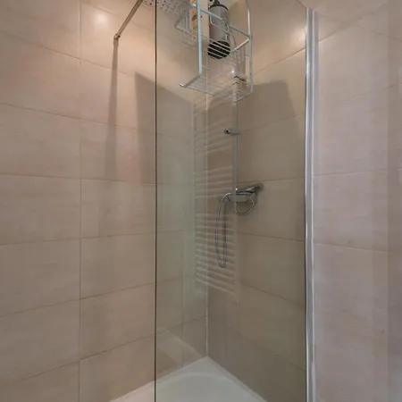 Apartman Old Town Nice, 2 Bedrooms & 2 Bathrooms,quiet, Ac For 4 People