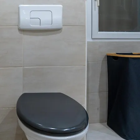 Appartement Old Town Nice, 2 Bedrooms & 2 Bathrooms,quiet, Ac For 4 People