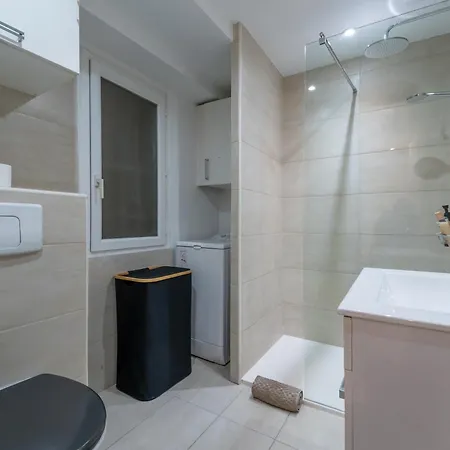 Old Town Nice, 2 Bedrooms & 2 Bathrooms,quiet, Ac For 4 People Apartman