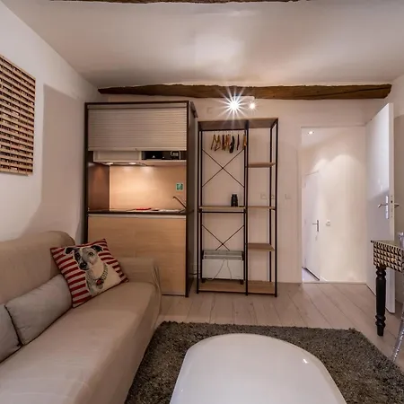 Apartman Old Town Nice, 2 Bedrooms & 2 Bathrooms,quiet, Ac For 4 People *
