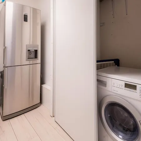 Appartement Old Town Nice, 2 Bedrooms & 2 Bathrooms,quiet, Ac For 4 People *