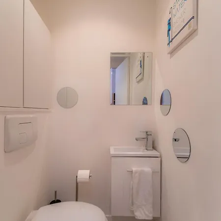 Old Town Nice, 2 Bedrooms & 2 Bathrooms,quiet, Ac For 4 People *