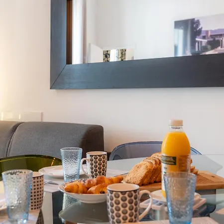 Apartman Old Town Nice, 2 Bedrooms & 2 Bathrooms,quiet, Ac For 4 People *
