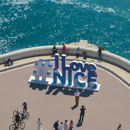 Old Town Nice, 2 Bedrooms & 2 Bathrooms,quiet, Ac For 4 People * Nizza